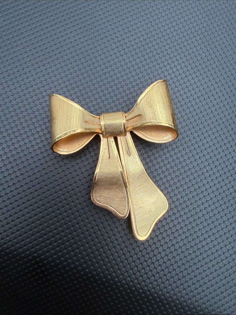 Avon 1980 Gold Bow Brooch Pin - Elegant Women’s Accessory